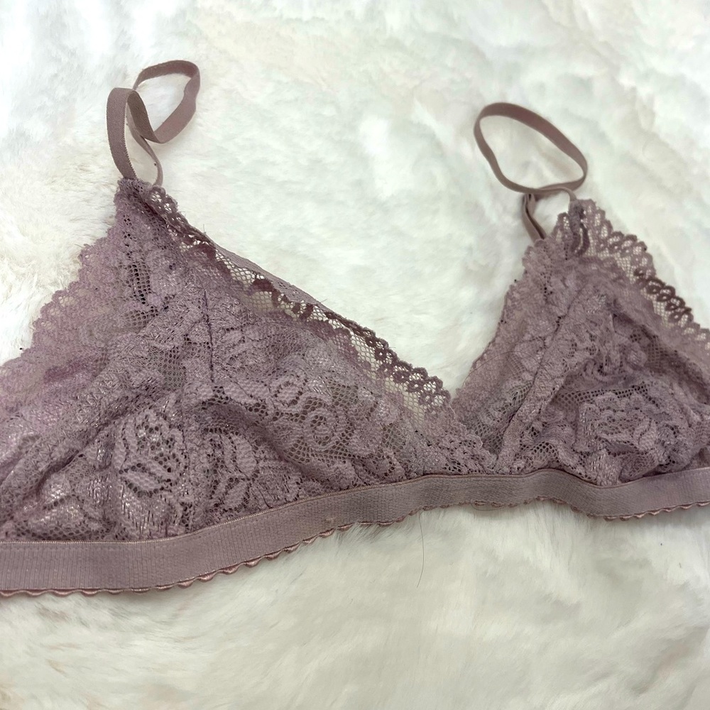 Aritzia Lace bralette